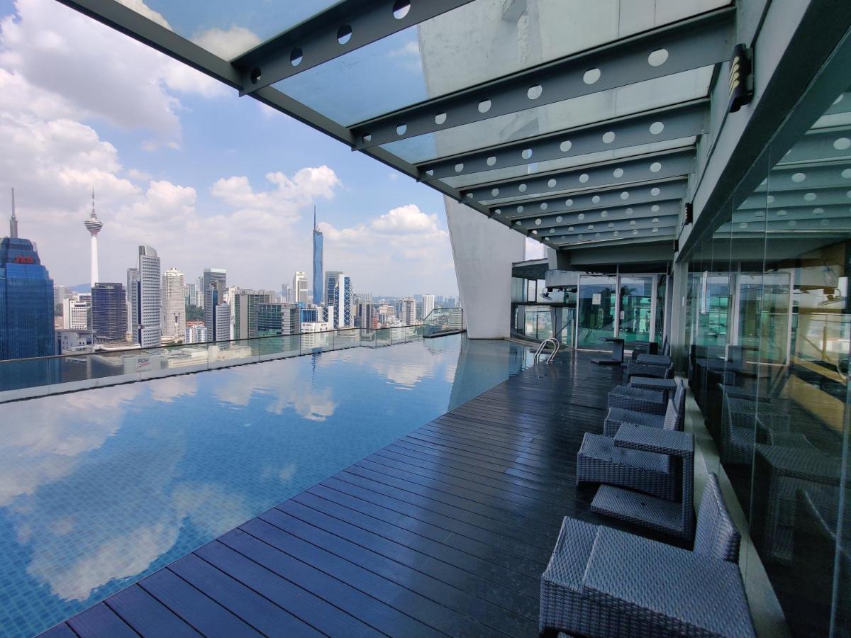 Skybed Over The Sky Hostel @Regalia Suites & Residences Kl Kuala Lumpur Exterior foto